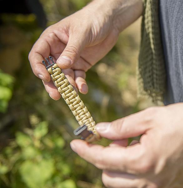 Hotový paracord náramok