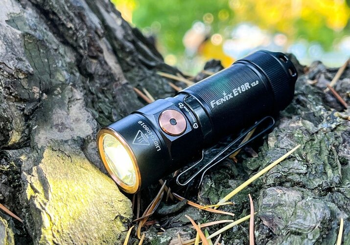 Ako si vybrať baterku na svietenie na turistiku, camping alebo do terénu?>